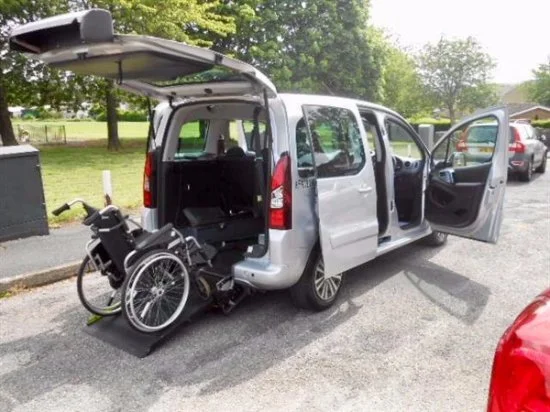 Wheelchair accessbiel taxis guildford